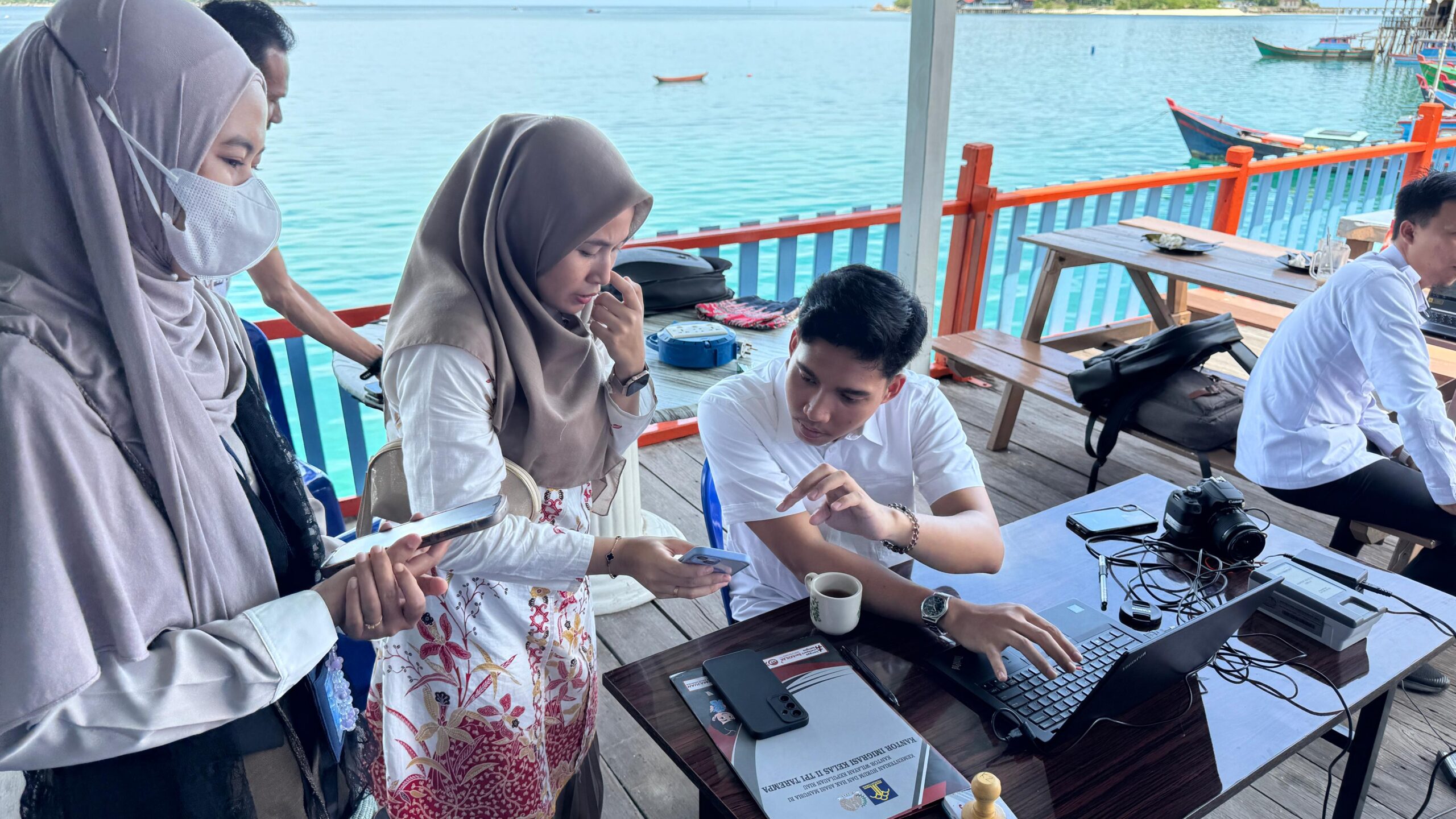 Pelayanan Eazy Passport di Kecamatan Jemaja, Anambas: Wujud Komitmen Imigrasi Tarempa dalam Mendekatkan Layanan ke Masyarakat